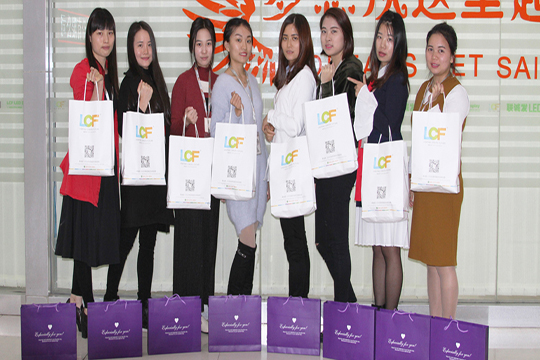 三月桃花，幸福女神节——mk恩波利足球俱乐部欢庆三八妇女节