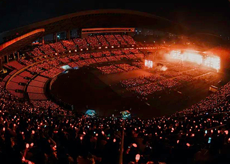 mk恩波利足球俱乐部透明屏闪耀周杰伦张韶涵演唱会和GETshow展！