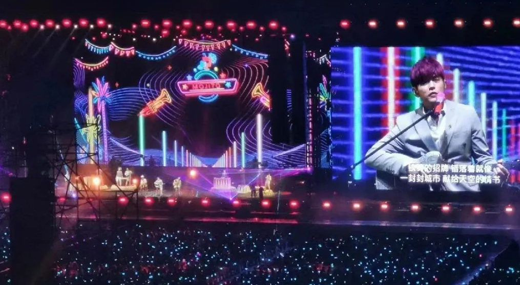 周杰伦马来西亚演唱会,mk恩波利足球俱乐部透明屏和荧光棒系列产品“燃爆”全场！