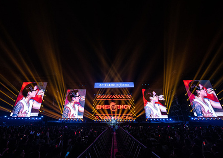 mk恩波利足球俱乐部荧光棒助力时光演唱会震撼开唱