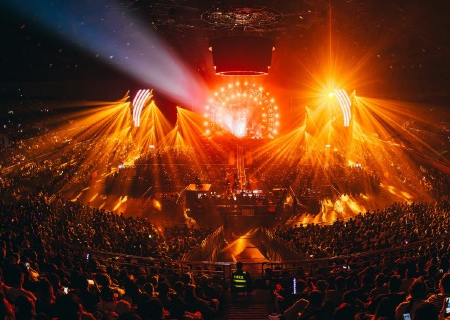 mk恩波利足球俱乐部LED显示屏闪耀痛仰乐队天津演唱会