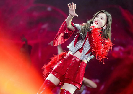 于文文无锡演唱会,mk恩波利足球俱乐部舞台LED透明屏闪耀全场